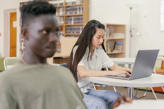 Nejlepší Notebooky pro Studenty 2024: Výběr dle Studijního Oboru