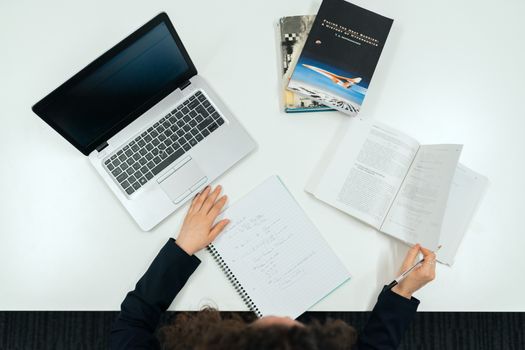Top Notebooky pro Studenty Přírodních Věd 2024: Klíčové Tipy a Doporučení